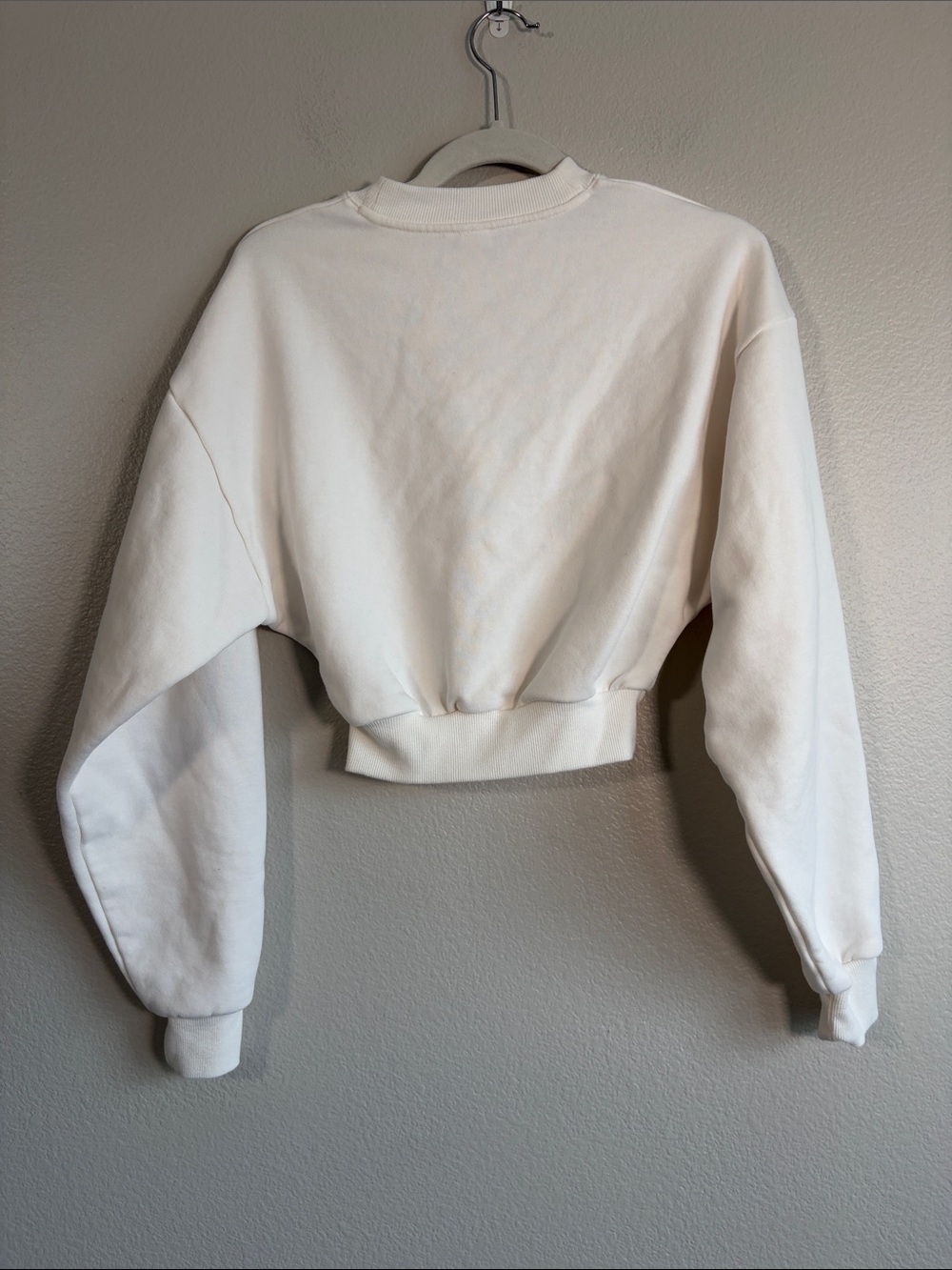 ALO Yoga Cropped Accolade in Ivory - XS - Picture 6 of 6